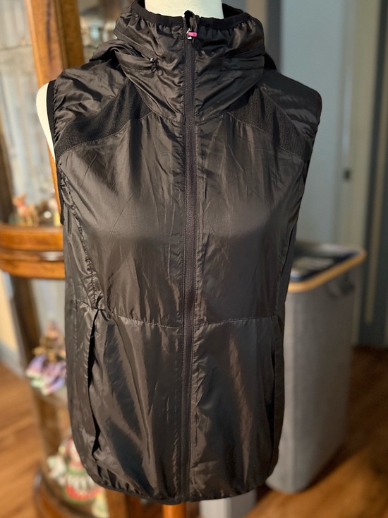 Zyia Active Jackets & Blazers - Zyia Active Women's Black Trainer Hooded Vest Windbreaker Packable